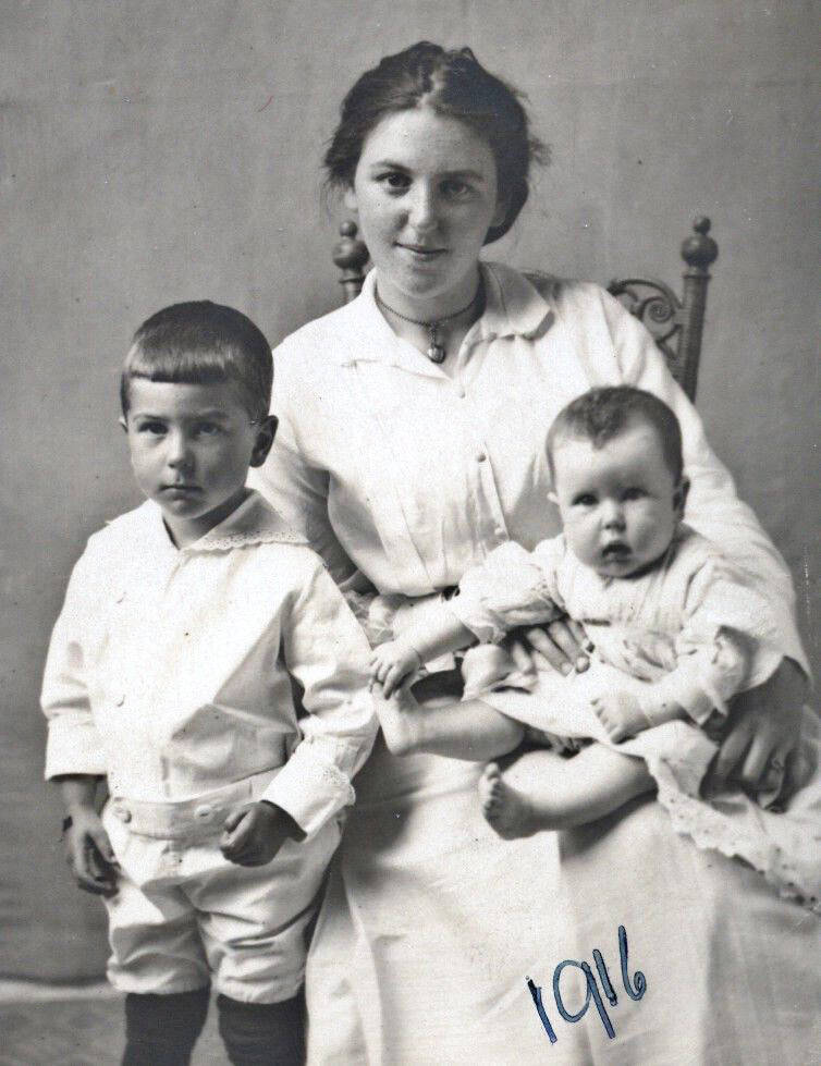22831526_web1_200928-LAT-MaryFoote105thBirthday-._1