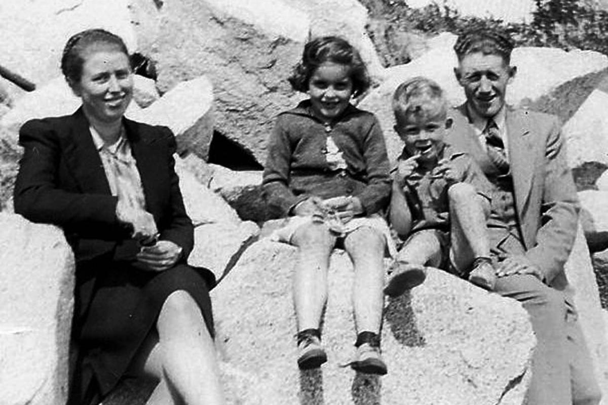 22831526_web1_200928-LAT-MaryFoote105thBirthday-._11