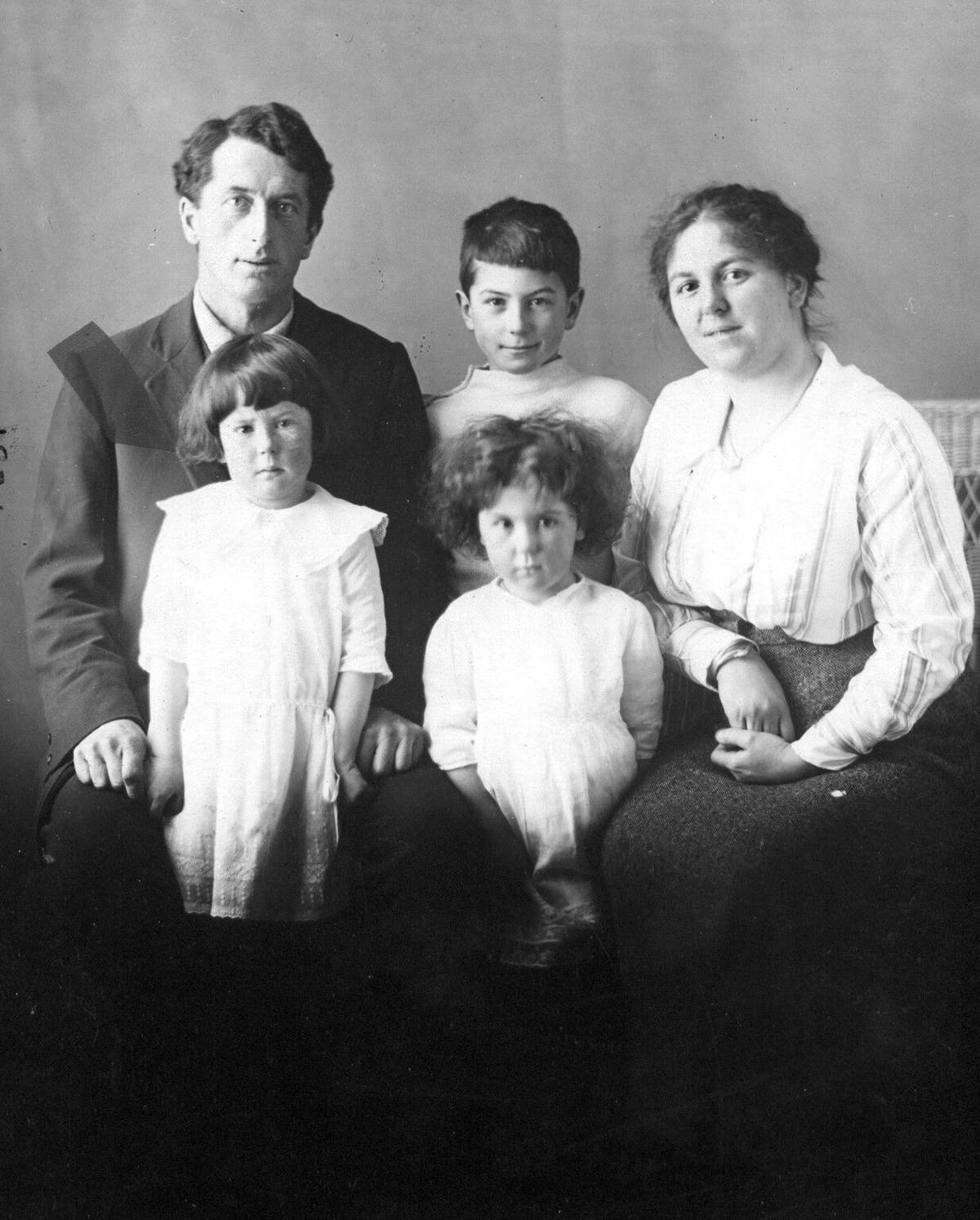 22831526_web1_200928-LAT-MaryFoote105thBirthday-._3