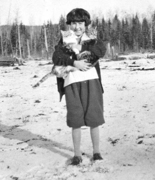 22831526_web1_200928-LAT-MaryFoote105thBirthday-._4