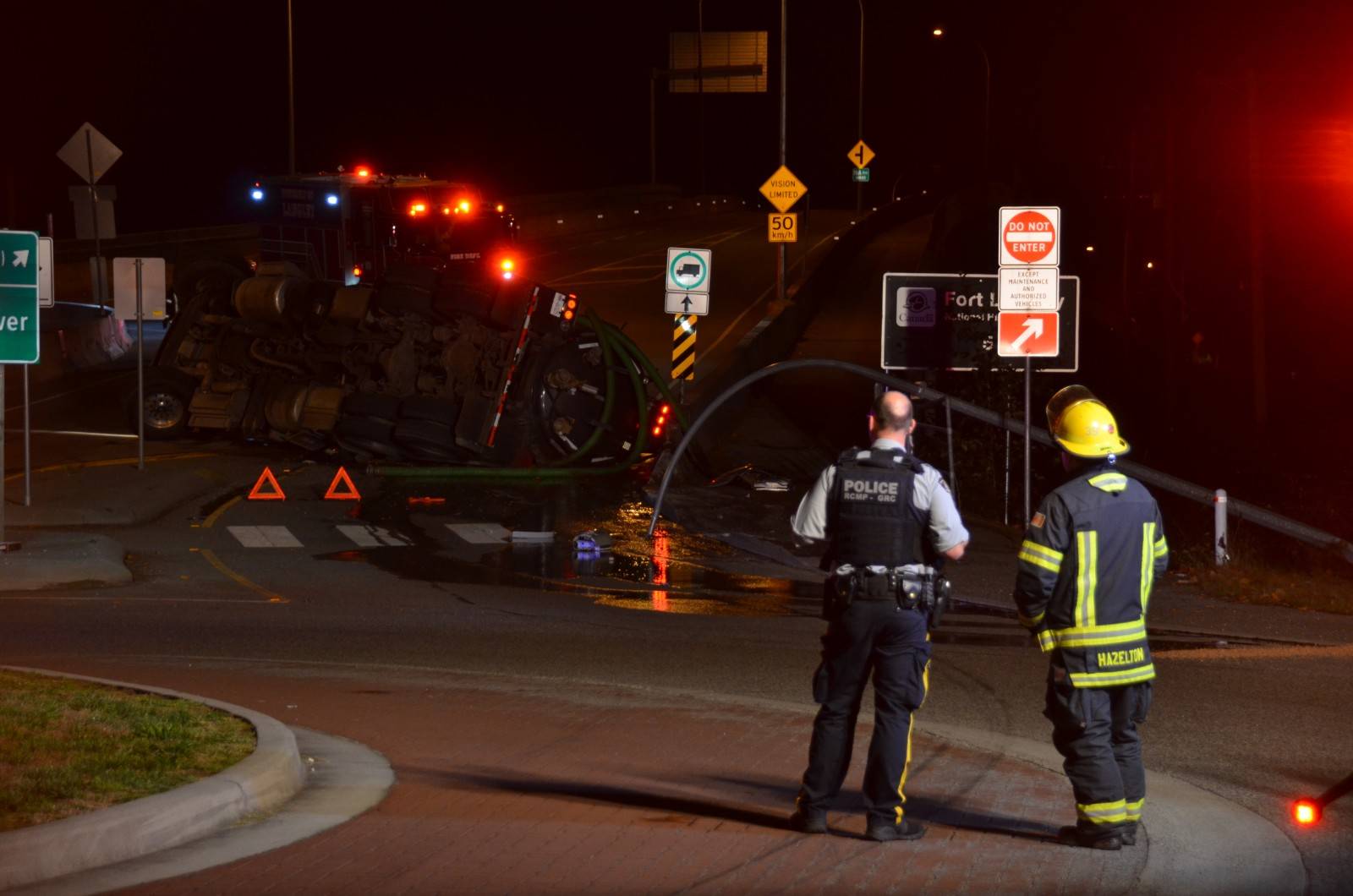 22870136_web1_201001-LAT-Rollover-Truck-Langley_5