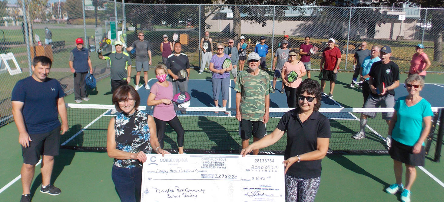 22947088_web1_201008-LAT-PickleballDonation-DouglasPark_3