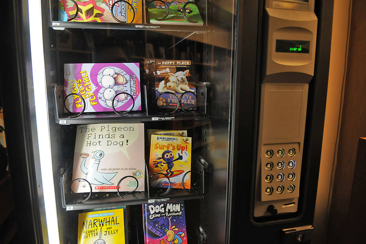 Unsworth elementary recently got this book vending machine which is located in the school聮s library. (Jenna Hauck/ Chilliwack Progress)