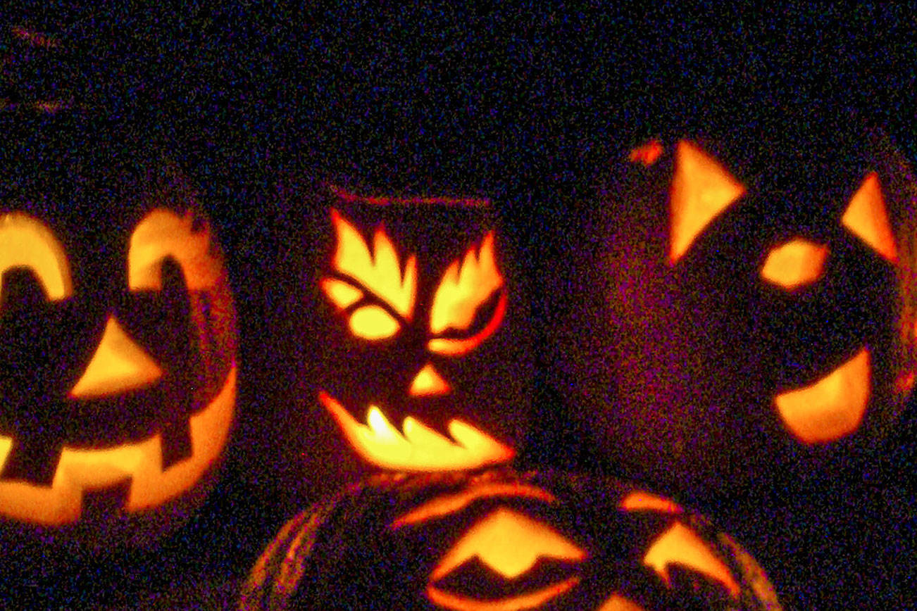 23182719_web1_halloweentips-KEN-201002-trick_1