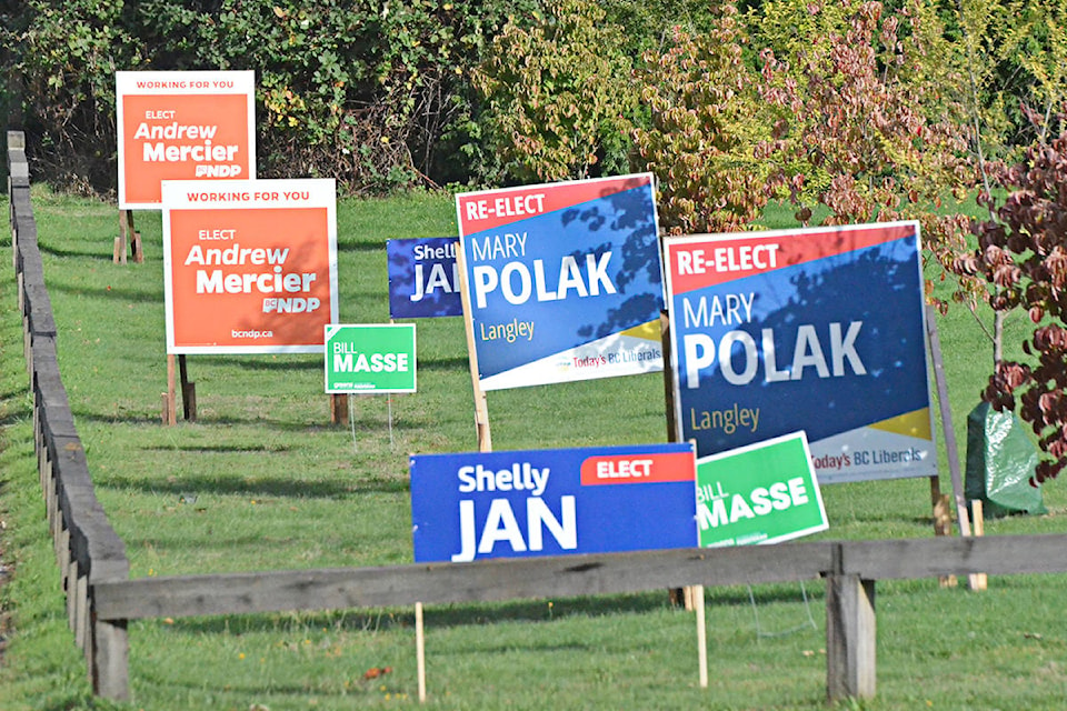 23234249_web1_201014-LAT-ElectionSigns