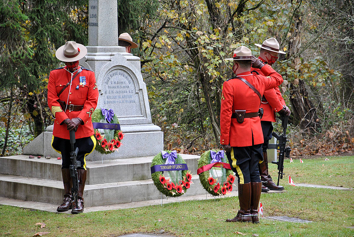 23303101_web1_201111-LAT-MurrayvilleRemembrance-InvitationService_11