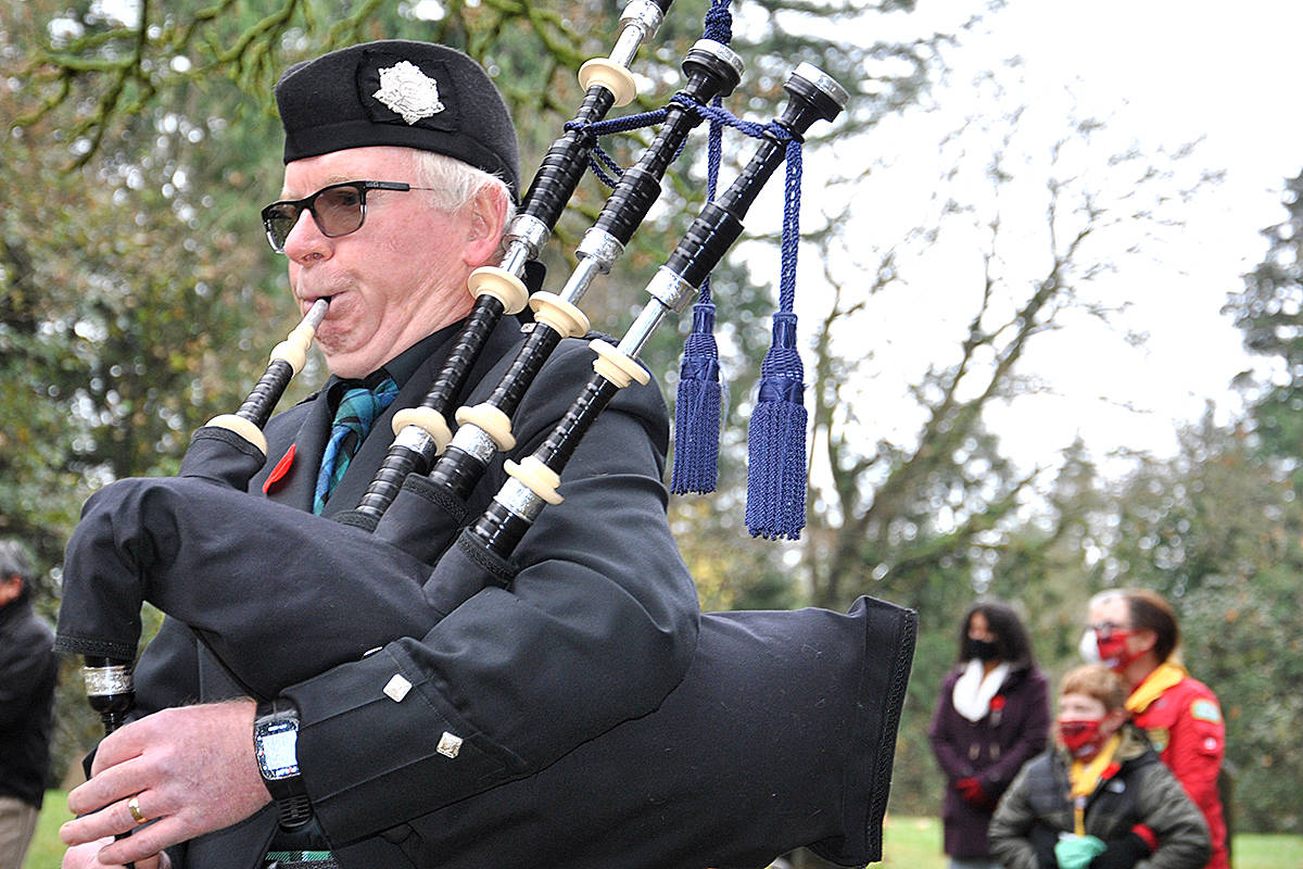 23303101_web1_201111-LAT-MurrayvilleRemembrance-InvitationService_12