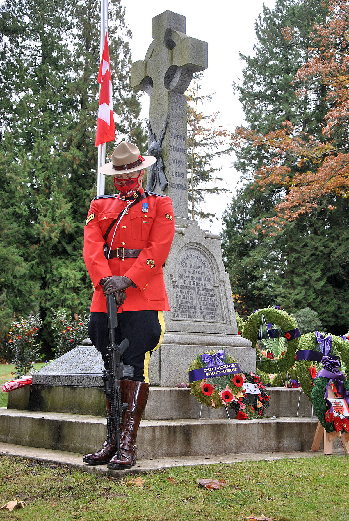 23303101_web1_201111-LAT-MurrayvilleRemembrance-InvitationService_13