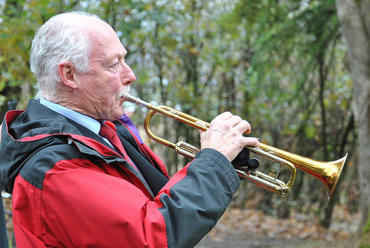 23303101_web1_201111-LAT-MurrayvilleRemembrance-InvitationService_7