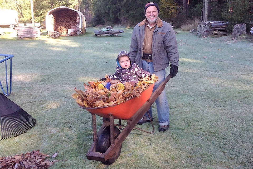 23408000_web1_201122-LAT-LENSSeguinLeaves-Wheelbarrow_1