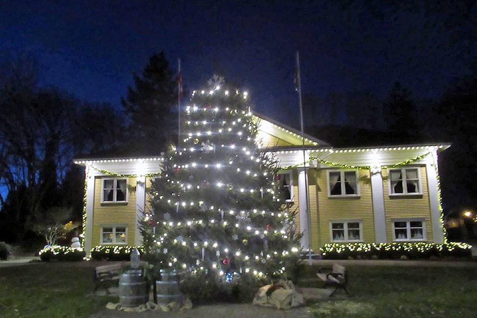 23577554_web1_201208-LAT-Fort-Langley-tree_1