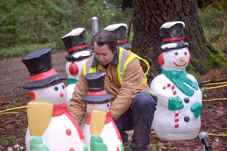 Township employees test and finalize the Christmas light displays at Williams Park. (Ryan Uytdewilligen/Aldergrove Star)