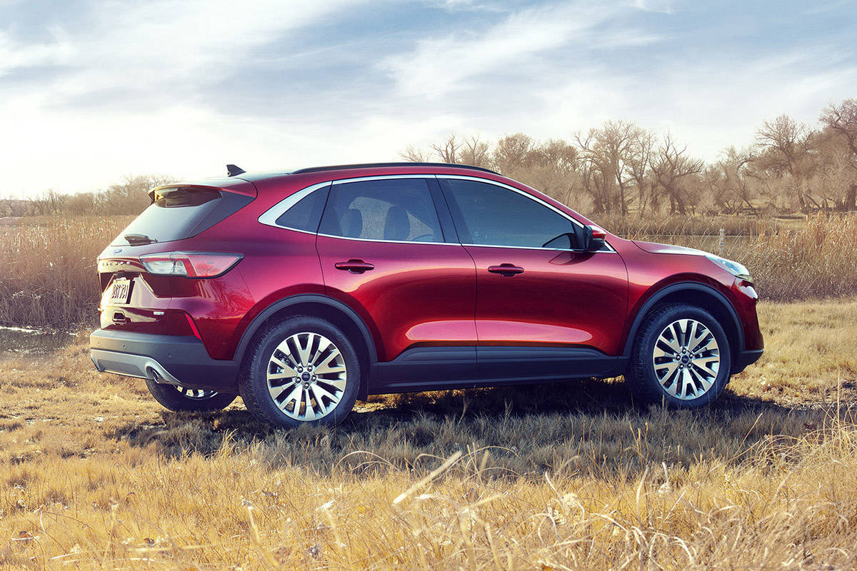 The 2020 Escape standard hybrid targets best-in-class EPA-estimated range of more than 550 miles; the plug-in hybrid targets a best-in-class EPA-estimated pure-electric range of 30+ miles. PHOTO: FORD