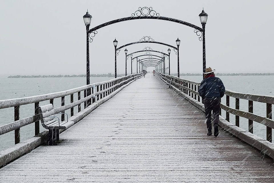 23706595_web1_201224-PAN-FirstSnow_1