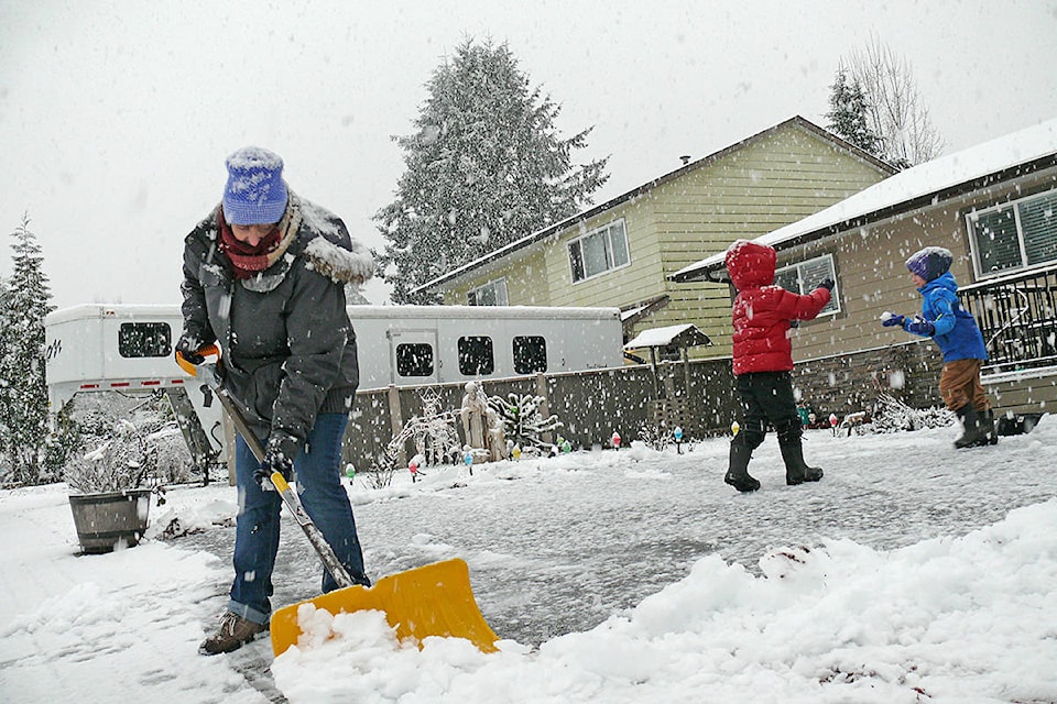 23710795_web1_copy_201221-LAT-snowfall-_1