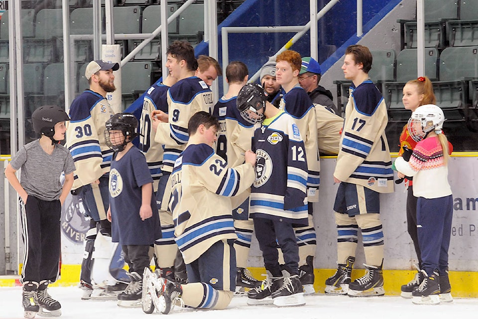 23834442_web1_210105-LAT-rivermen-back-on-ice-file_1