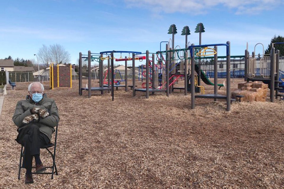 24007530_web1_210123-LAT-Sanders-in-Langley-playground_1