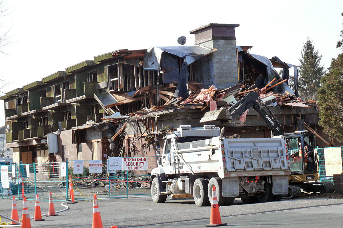 24329613_web1_210224-LAT-West-Country-Hotel-demolition-early-stage_1