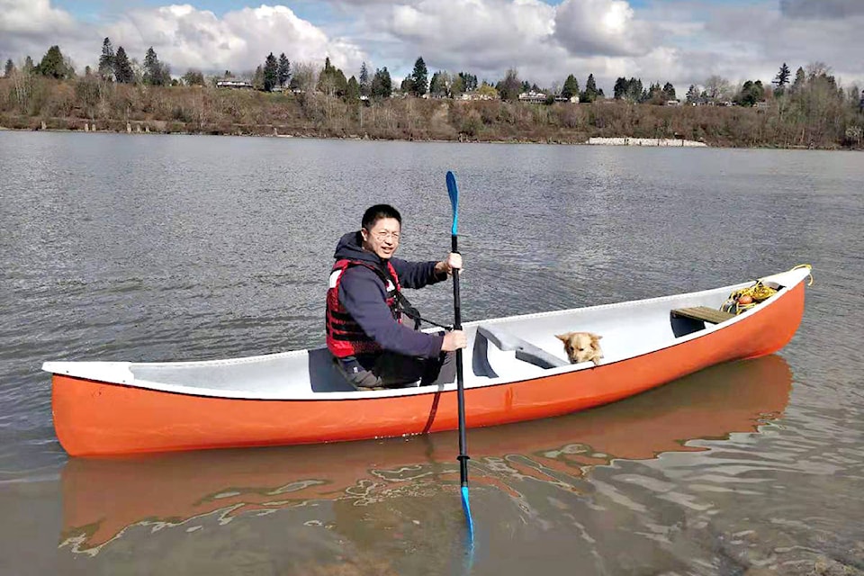 24694941_web1_copy_210330-LAT-Canoeist-seeks-rescuers_1