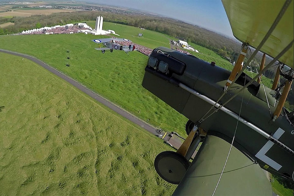 24803995_web1_210409-LAT-RH-VimyRidgeFlight-French_2