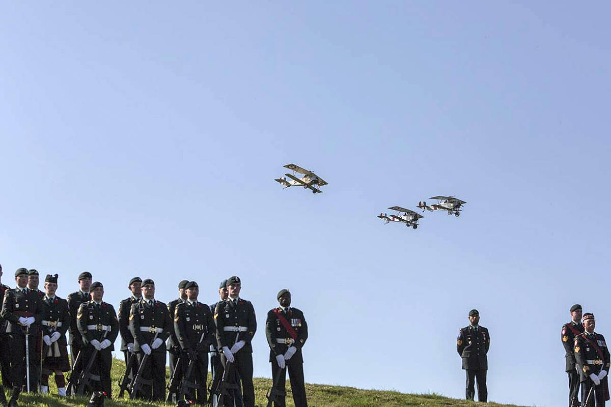 24803995_web1_210409-LAT-RH-VimyRidgeFlight-French_3