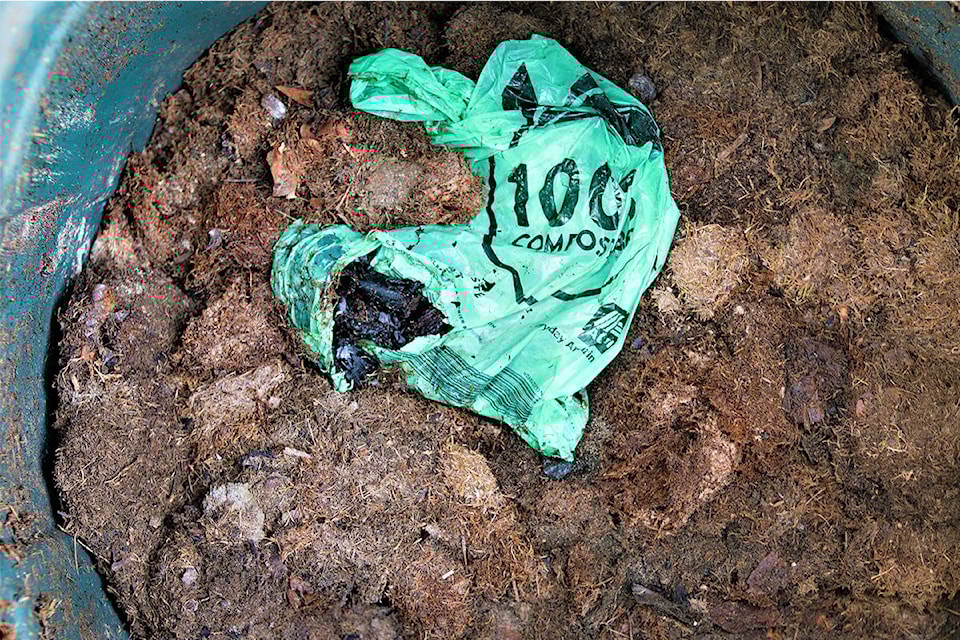 25120524_web1_210510-LAT-DF-warning-about-plastic-in-waste-._1