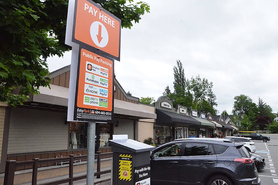 25311188_web1_210527-LAT-FortParking1