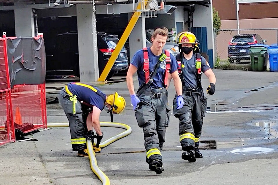 25462443_web1_210605-LAT-DF-203-fire_5