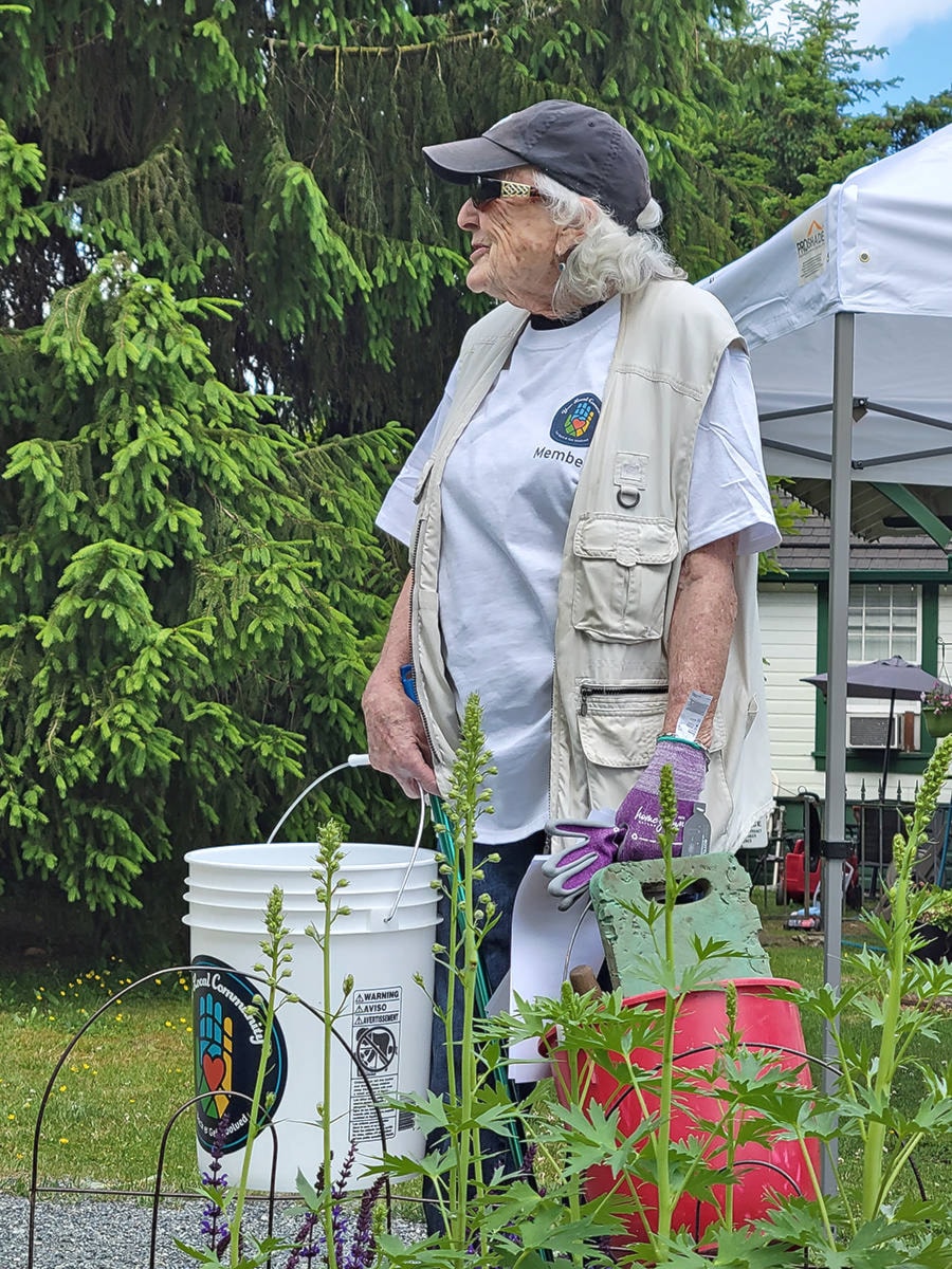 25484313_web1_210613-LAT-DF-fort-langley-cleanup-Arthur_2