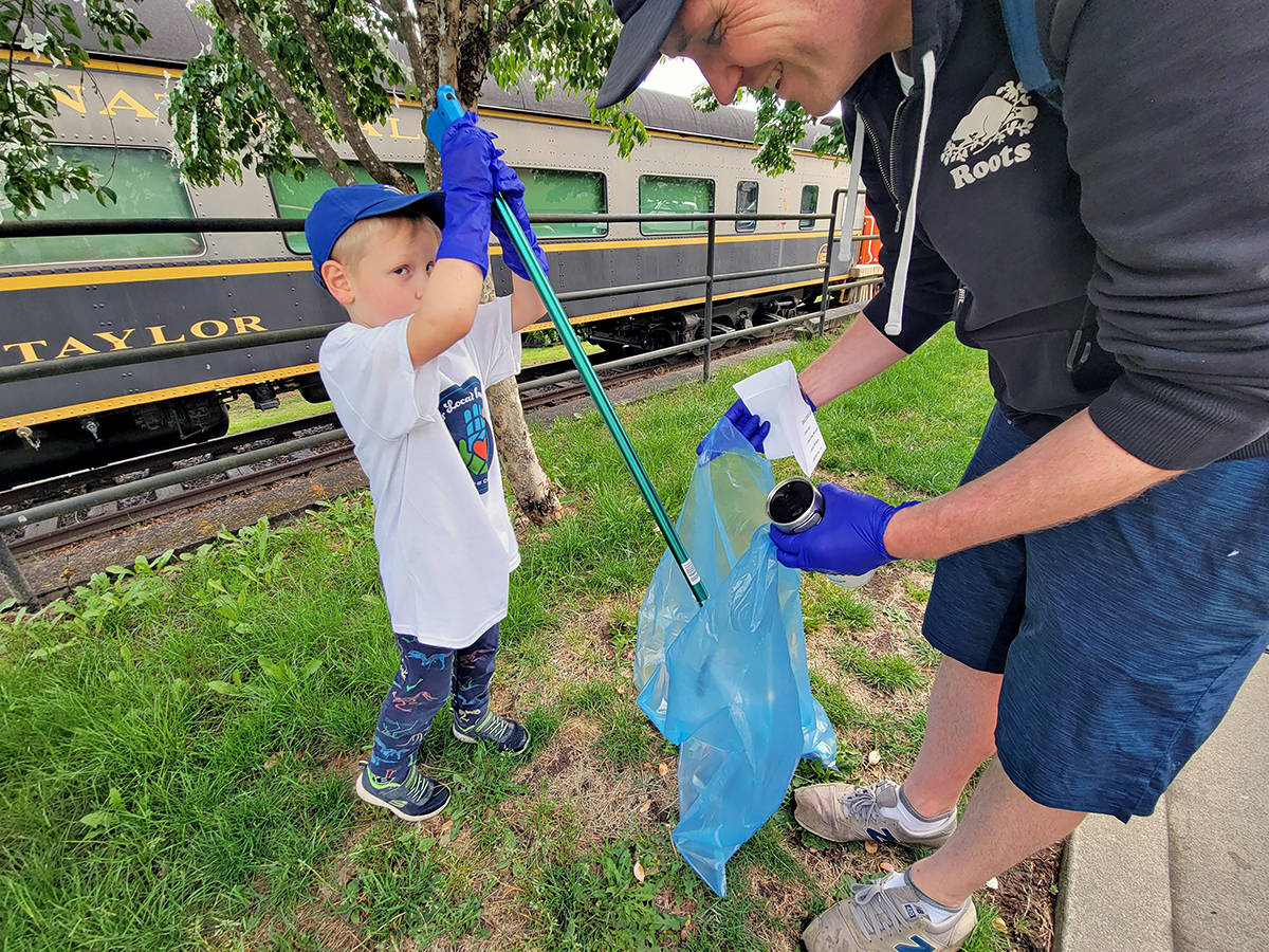 25484313_web1_210613-LAT-DF-fort-langley-cleanup-Bush-family_1