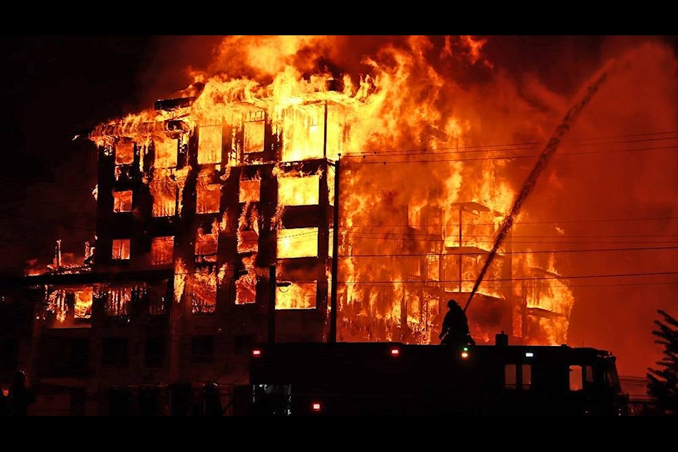 Willoughby condo fire at 208th Street and 80th Avenue on April 19, 2021. (Shane MacKichan/Special to 91ԭ Advance Times)