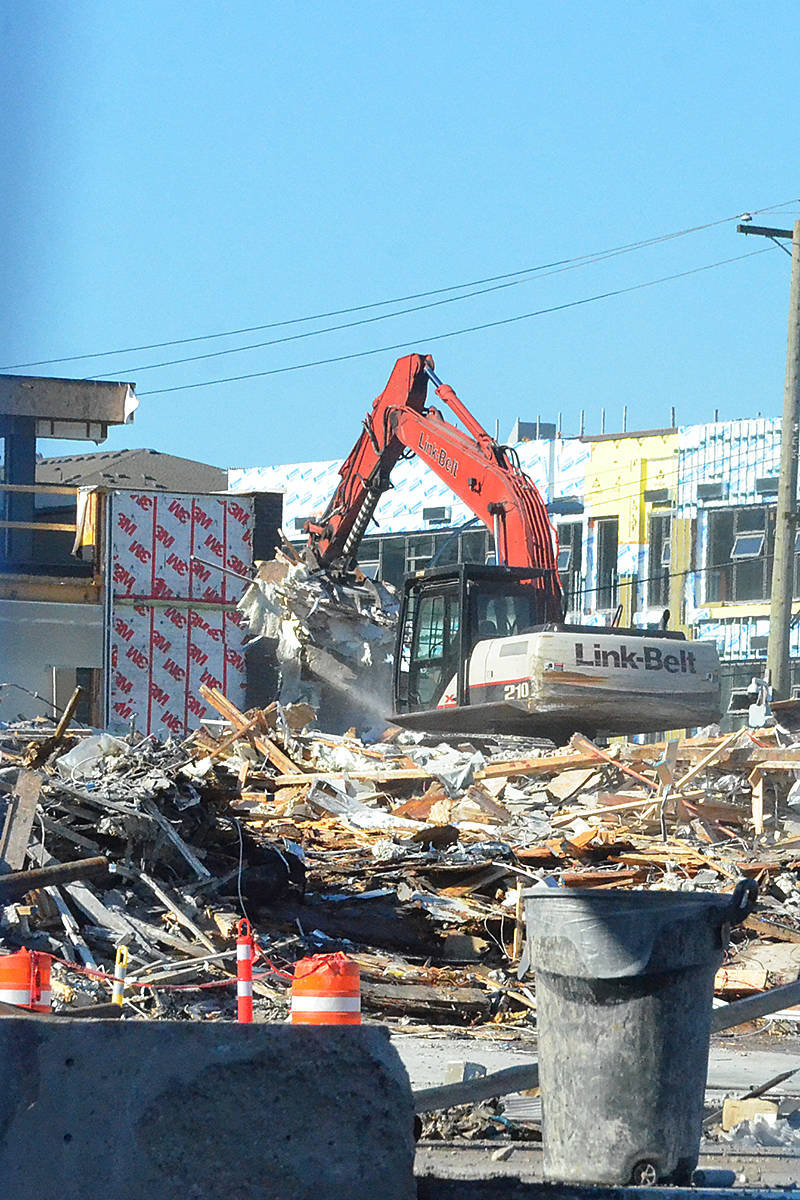 25867407_web1_210719-LAT-CondoDemolition2