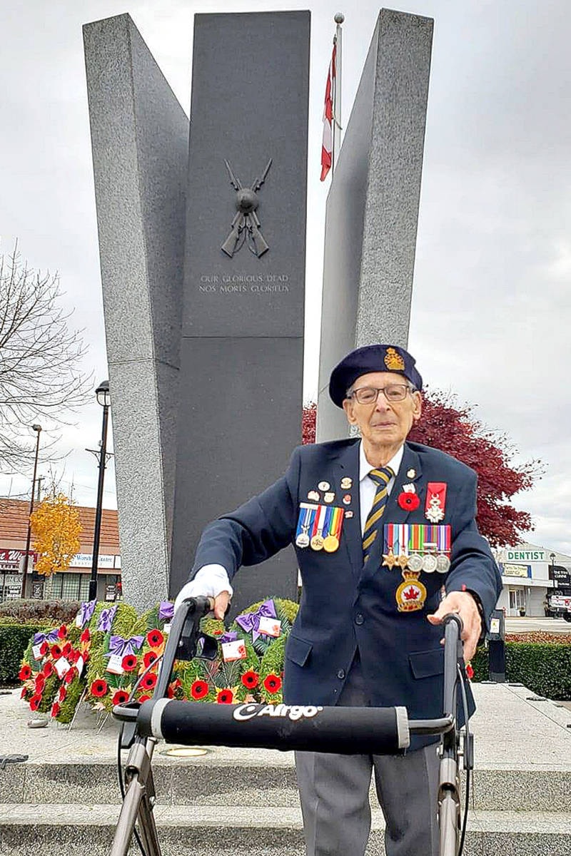 25937518_web1_210725-LAT-DF-Swityk-turns-100-cenotaph_1