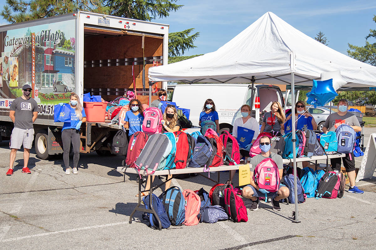 25927746_web1_copy_210723-LAT-HC-SallyAnnSchoolSupplyDrive-._3