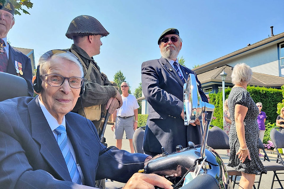 Murrayville’s John Swityk (L) turned 100 on Aug. 3, surrounded by family and friends and memories. (Dan Ferguson/91ԭ Advance Times)