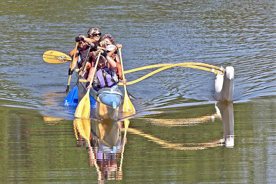26161716_web1_210816-MRN-RH-LENSWhitePaddlers-Canoe_1
