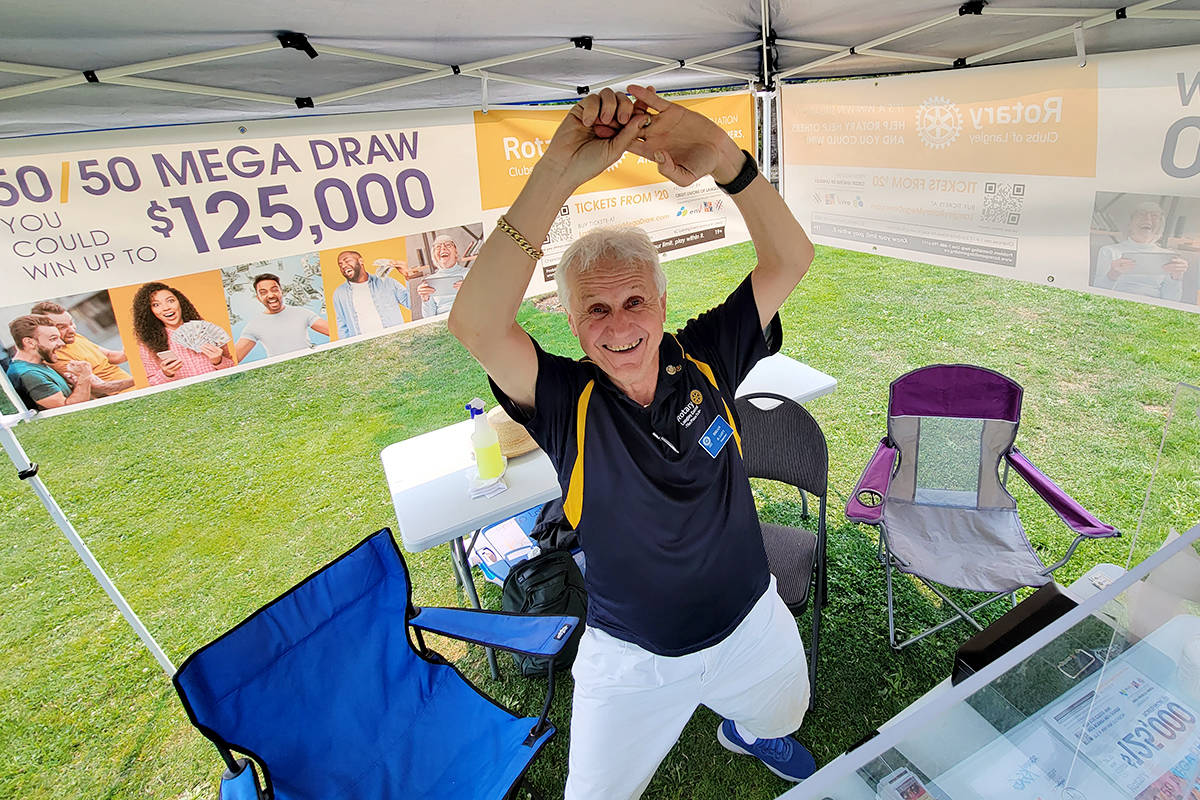 Rotary member Brian Lott was feeling the music at the 黑马磁力 City Summer Beat finale on Saturday, Aug. 14. (Dan Ferguson/黑马磁力)