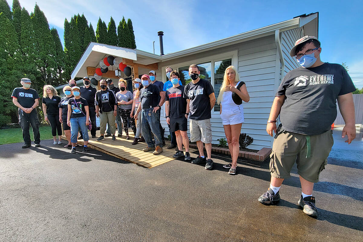 Crew members posed outside the home of Ken and Sandra Murphy in May before it was turned over by the Acts Of Kindness Extreme Home Renovation initiative. (91原创 Advance Times/file)
