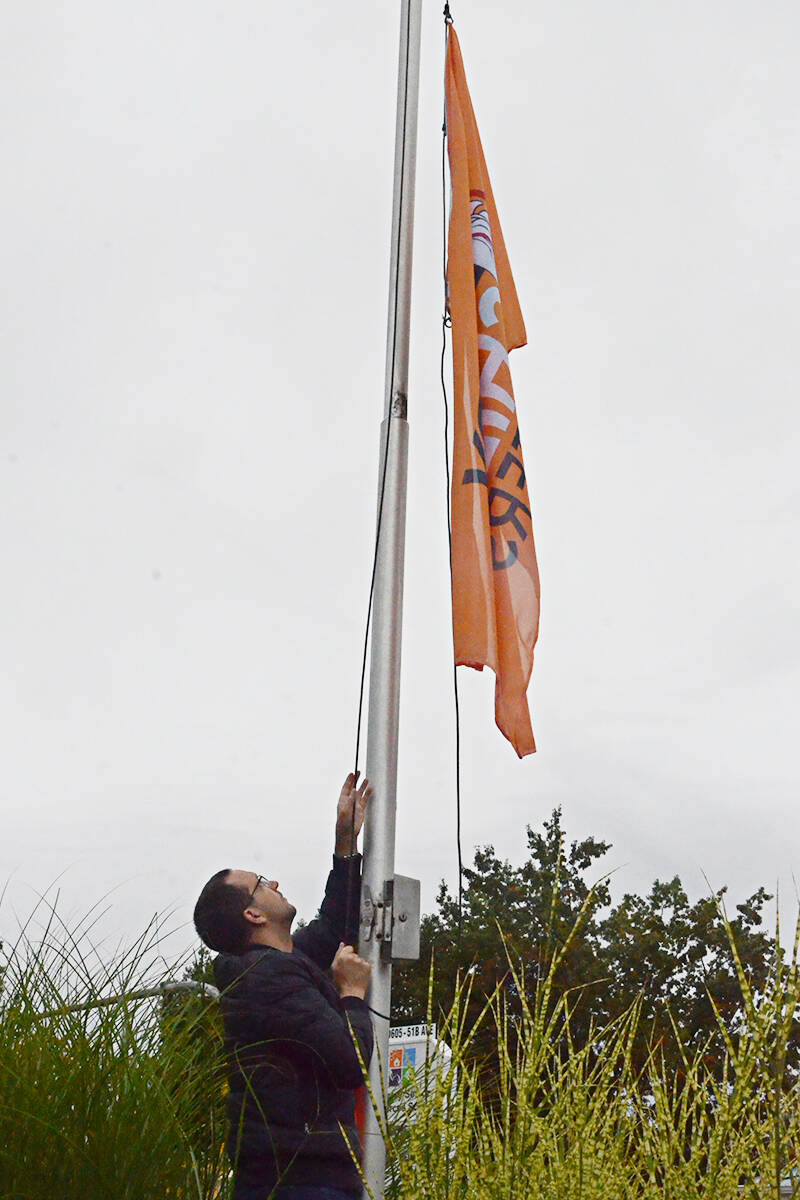 26671895_web1_210930-LAT-MC-OrangeShirtSeniorsWalk3