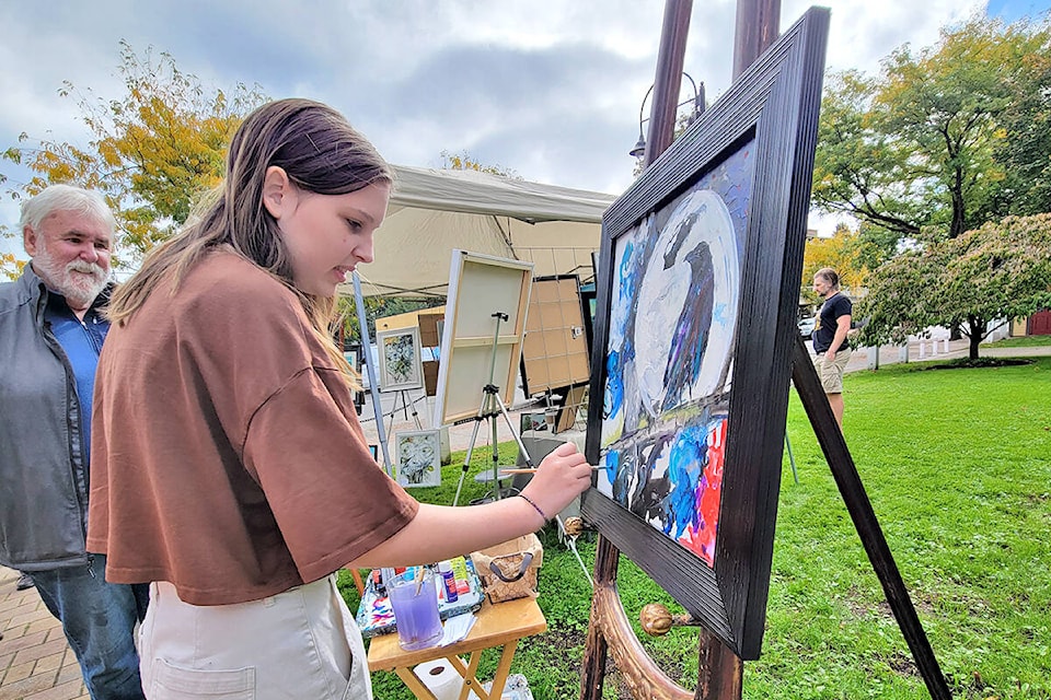 Five artists took part in the ‘Art Crawl at the Hall’ event on Sunday, Oct. 3 on the front lawn of the historic Fort 91ԭ community hall. (Dan Ferguson/91ԭ Advance Times)