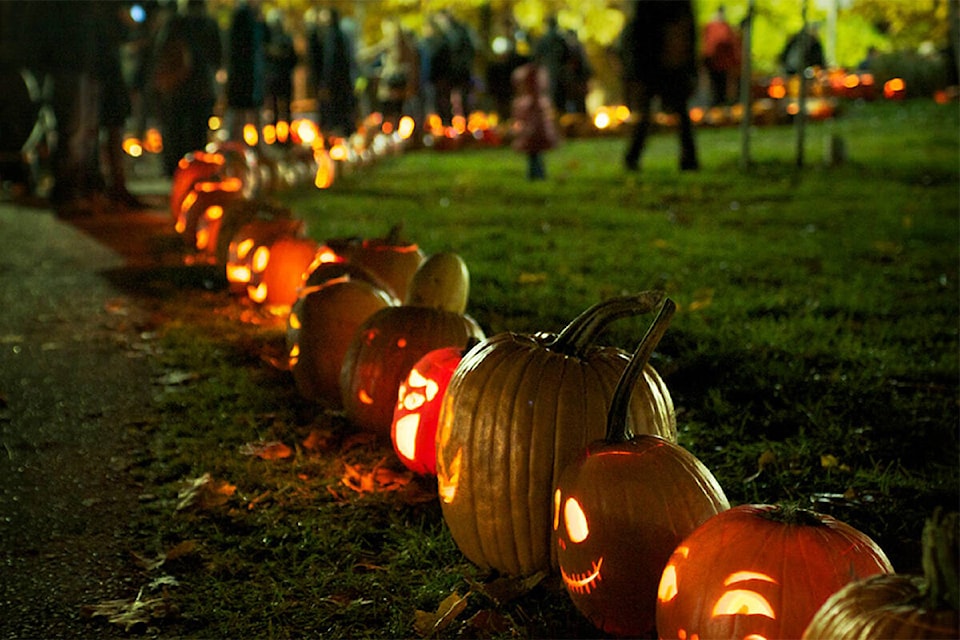 26743158_web1_LEPS-Pumpkin-Walk