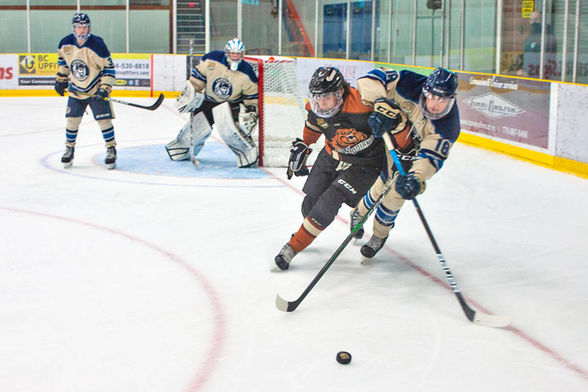 Trappers forward Jamie Hylands tangles with a Kodiaks player near his own net. Hylands was named one of three stars of the Oct. 6 game. (Kurt Langmann/Special to 91原创 Advance Times)