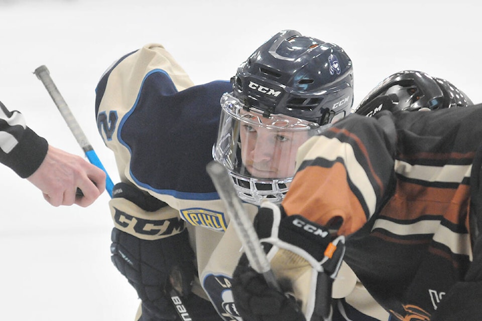 26778353_web1_211010-LAT-DF-Kodiaks-Trappers-faceoff_1