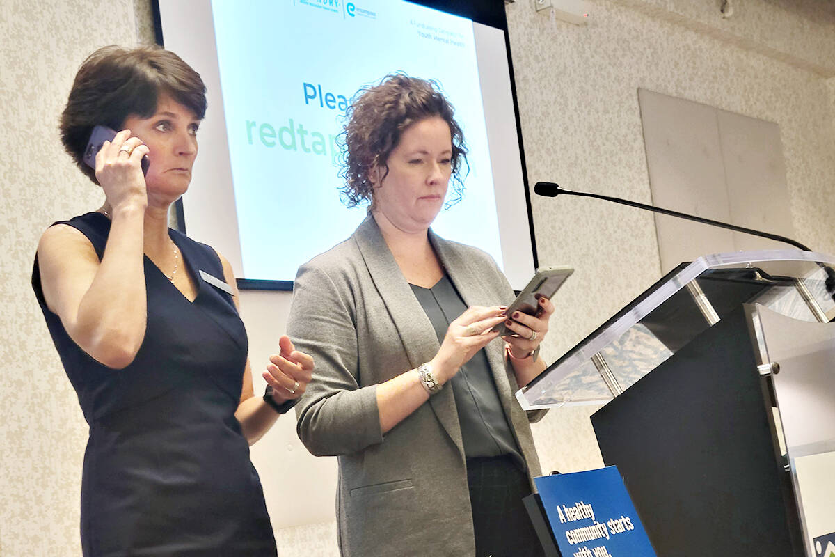 Encompass executive director of programs Christine McCracken (right), with 91原创 Memorial Hospital Foundation executive director Heather Scott, demonstrated how hard finding help with a phone can be. It was at the Tuesday, Oct. 19 launch of the fundraising campaign for Foundry 91原创, a mental health facility for young people. (Dan Ferguson/91原创 Advance Times)