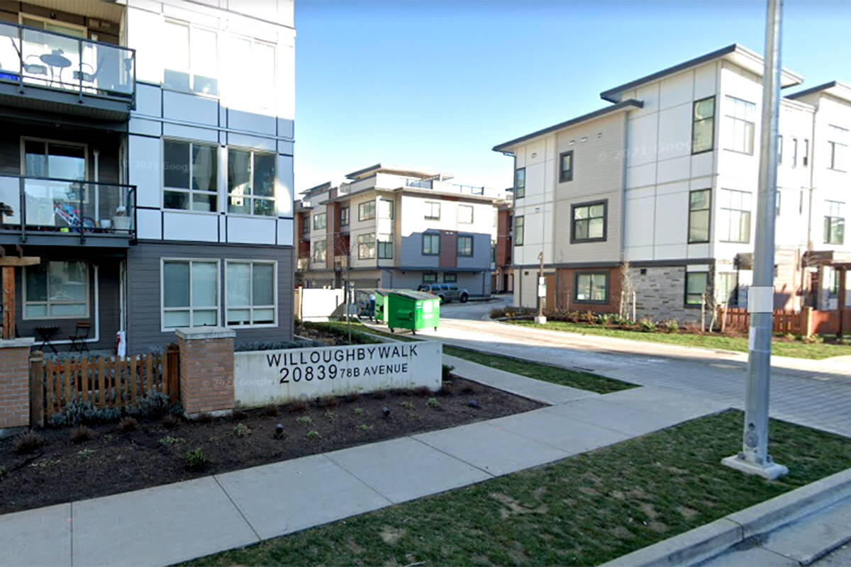 Lunch box on stove ignites apartment fire in Willoughby, 3 occupants