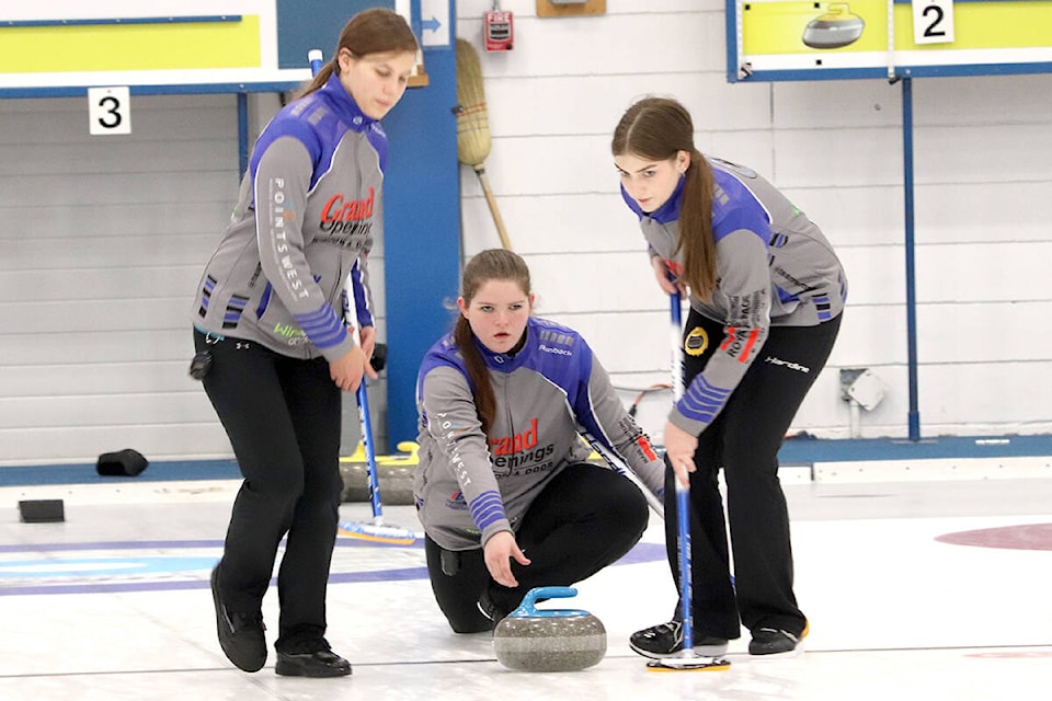 26945009_web1_211028-VMS-curling-junior-JRCURLING_2