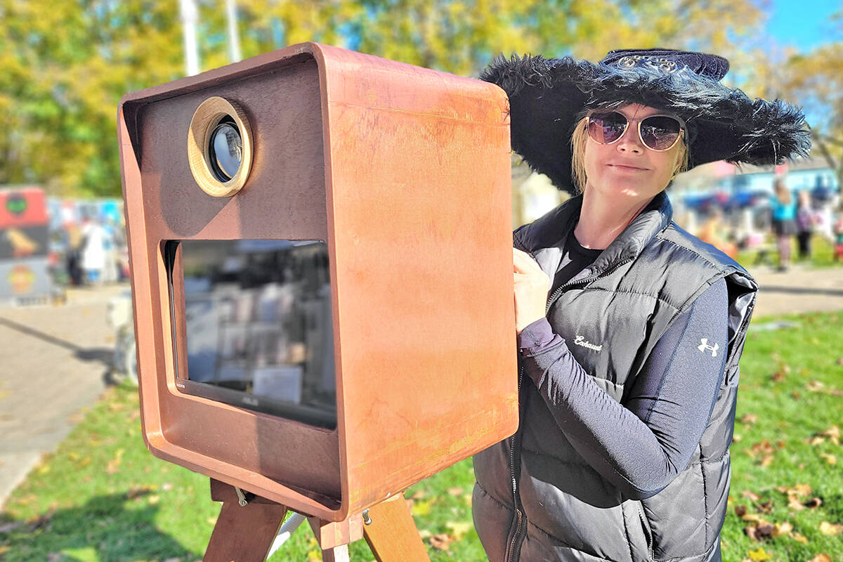 Tracey Jirak of 91原创聮s 聭Once Upon A Caravan聮 was taking photos outside at the iMADE market in Fort 91原创 on Saturday, Oct. 30. (Dan Ferguson/91原创 Advance Times)