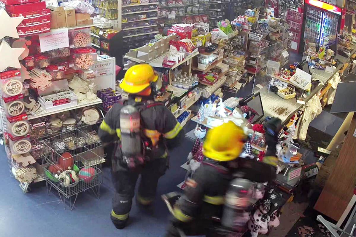 Quick response by the 91原创 fire department limited damage from an early morning fire at the Dollars and Cents store at 2021 Willowbrook Drive early Friday morning, Nov. 19 (Facebook image)