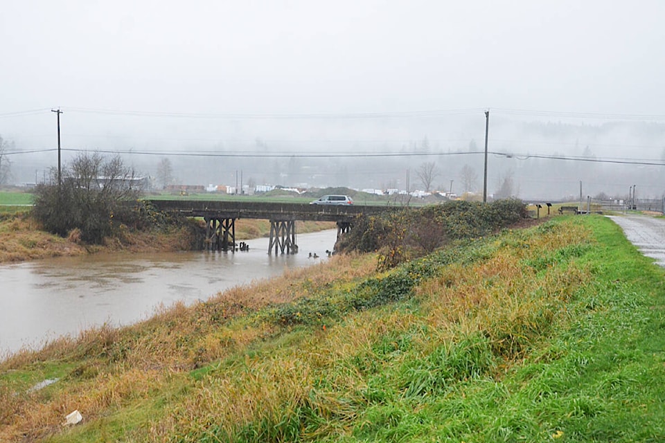 27364190_web1_211130-LAT-MC-NathancreekBridge