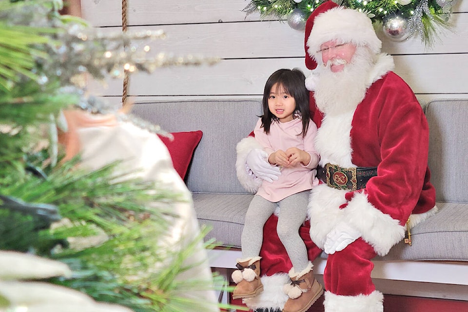 27422703_web1_211206-LAT-DF-Sensory-Santa-Miya_1